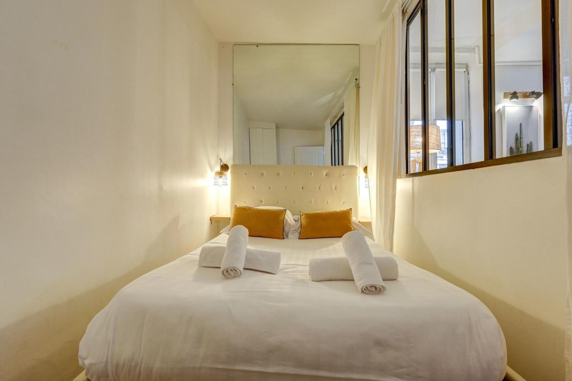 2 Bedroom In The Heart Of Le Marais Apartment *